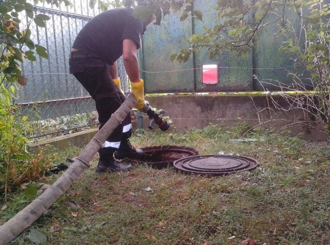 Жінку, яку знайшли мертвою в каналізації, понад тиждень шукали родичі і поліція