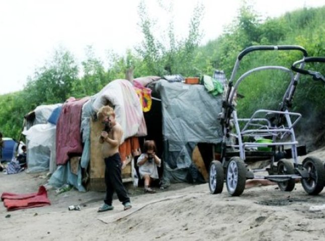 Жителі одного із мікрорайонів Івано-Франківська незадоволені сусідством з ромами із Мукачева