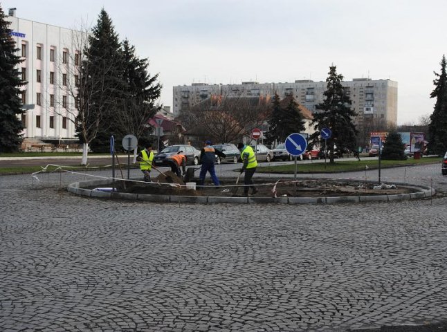 В Мукачеві на Ужгородській будується транспортне кільце (ФОТО)