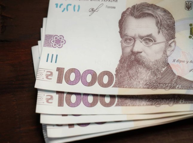 Виплата 2100 гривень щомісяця для сім’ї: хто отримає додаткову допомогу та як оформити