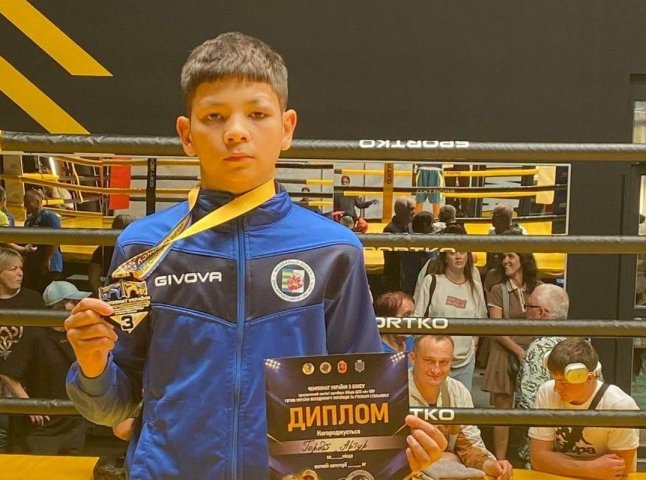 Юний закарпатський боксер здобув бронзову медаль чемпіонату України