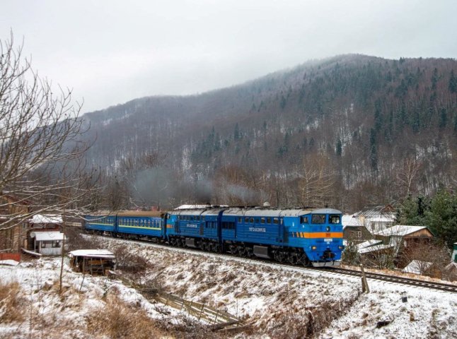 Кілька потягів на Закарпаття прямують із затримкою
