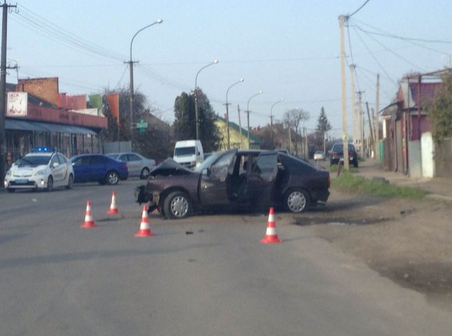 ДТП в Ужгороді: в одному із мікрорайонів міста іномарка вилетіла в кювет