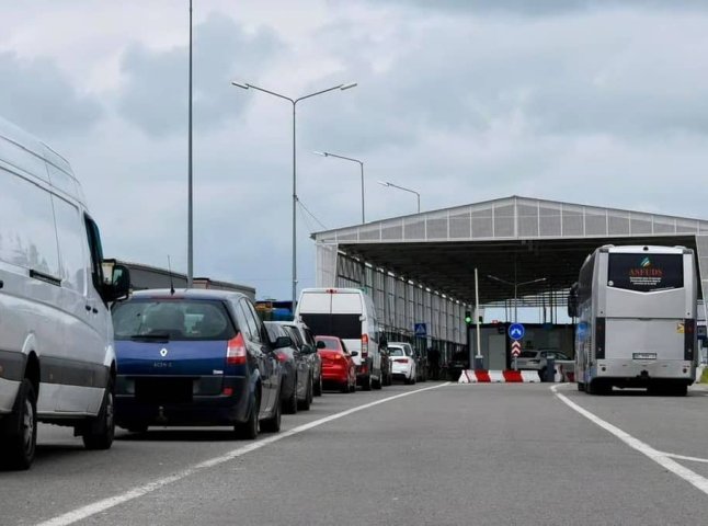 Виїзд за кордон для українців по-новому