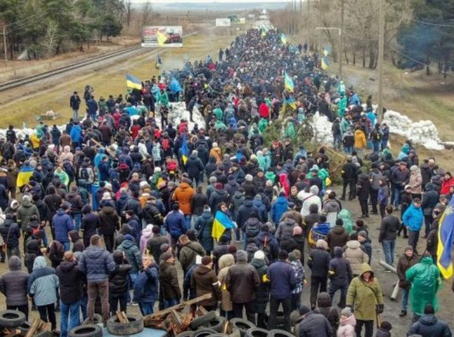 Жителі українського міста Енергодара стали стіною перед окупантами