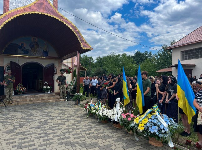 На Мукачівщині поховали військового, якого майже рік вважали зниклим безвісти