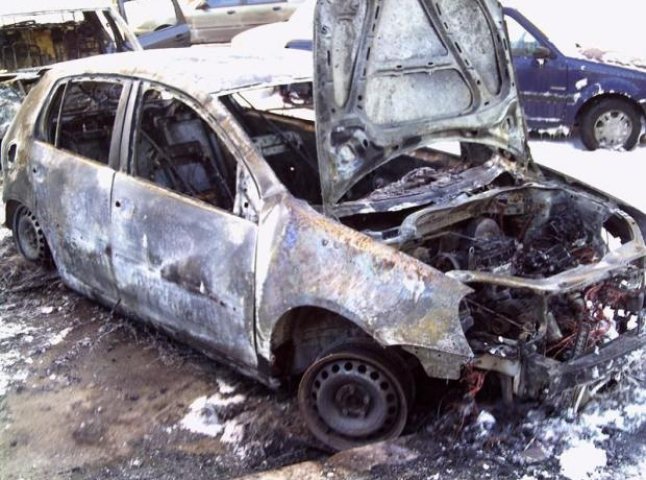 У Хусті запалала вогнем іномарка "KIA"