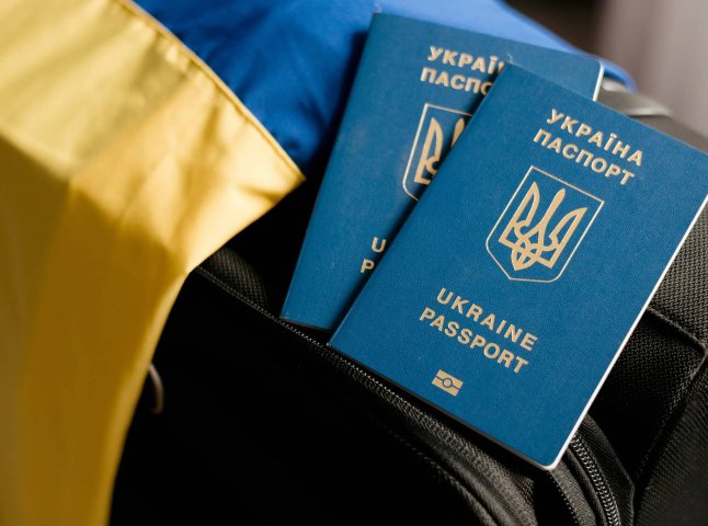 ЄС продовжив тимчасовий захист для українців до 2027 року ЄС продовжив тимчасовий захист для українців до 2027 року