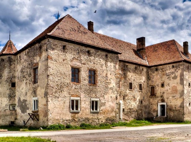 Роботу туристично-інформаційного центру у замку Сент-Міклош обговорили на нараді в Мукачівській РДА