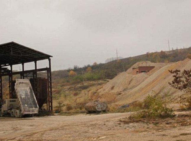 Берегівська райрада абсолютною більшістю підтримала проект утилізації відвалів поліметалічного родовища у Мужієві