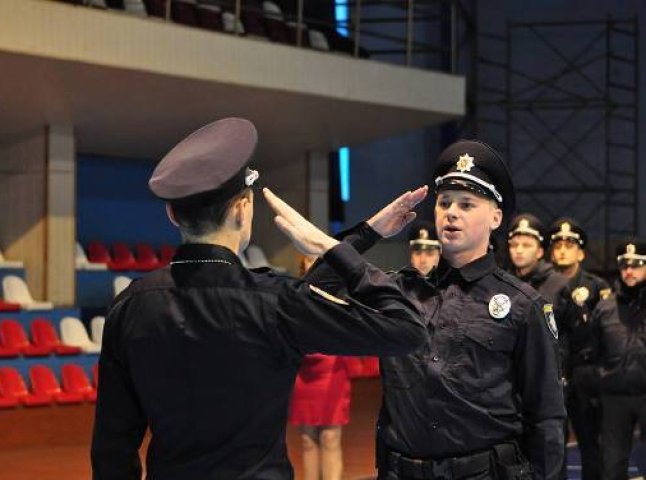 26 нових працівників посилили патрульну поліцію Ужгорода та Мукачева