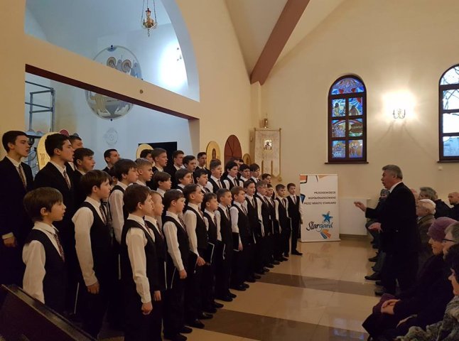Хор хлопчиків та юнаків Мукачівської хорової школи дав кілька концертів у Польщі