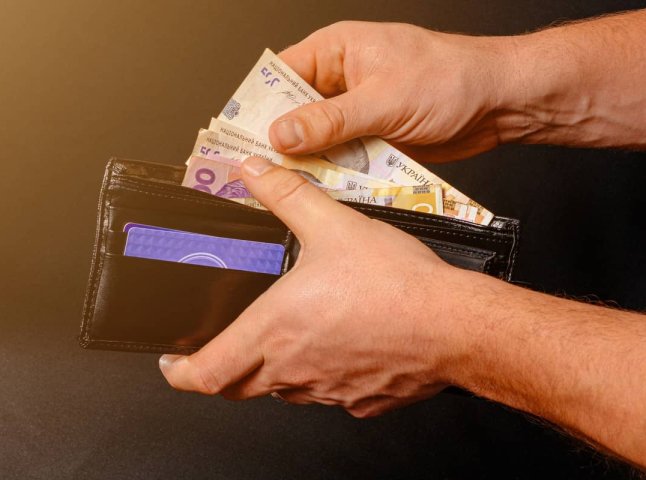 6 місяців платитимуть по 8000 гривень: кому нарахують матеріальне заохочення 6 місяців платитимуть по 8000 гривень: кому нарахують матеріальне заохочення
