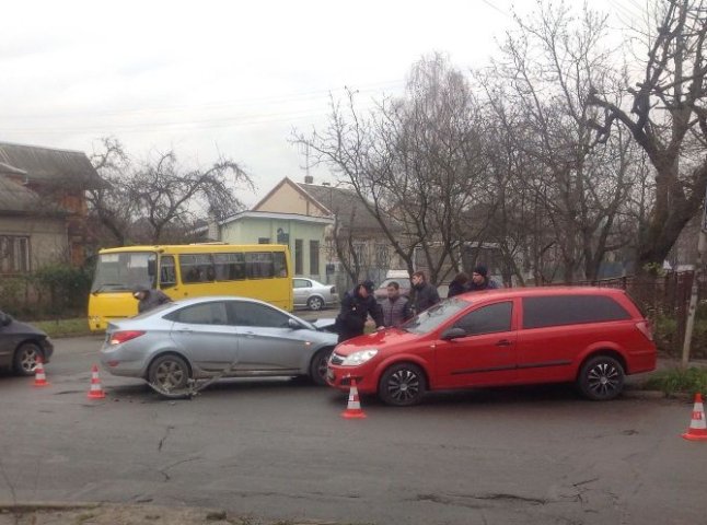 На перехресті вулиць Заньковецької та Достоєвського в Ужгороді трапилась ДТП
