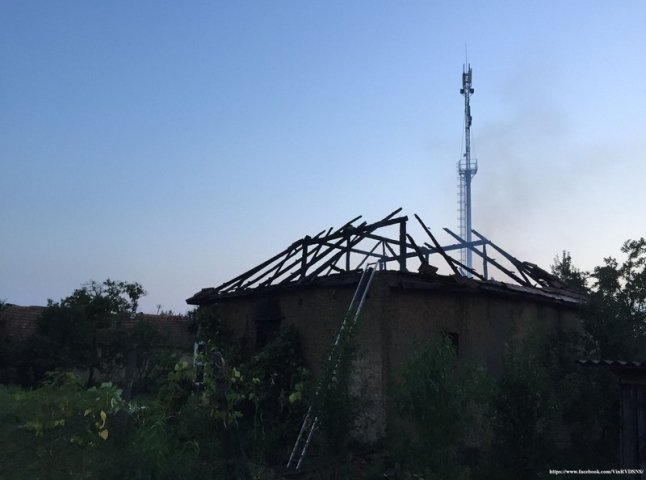 На Виноградівщині згорів житловий будинок та надвірна споруда