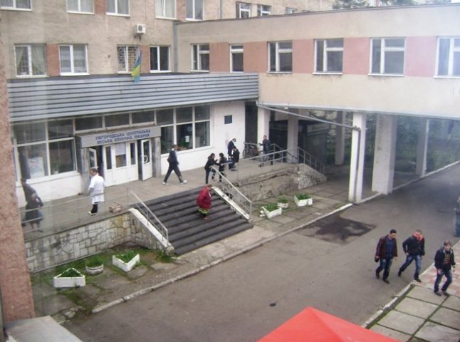 В Ужгороді триває ремонт міської лікарні