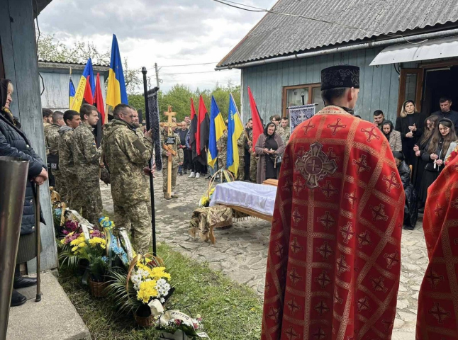 У Рахівському районі провели в останню путь військового У Рахівському районі провели в останню путь військового