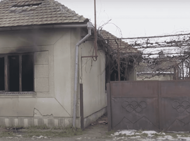 Містяни розповіли про загадкову пожежу у Мукачеві