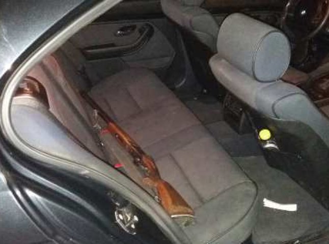 На автостоянці у Сільці сталась стрілянина: нетверезий підприємець стріляв з мисливської рушниці