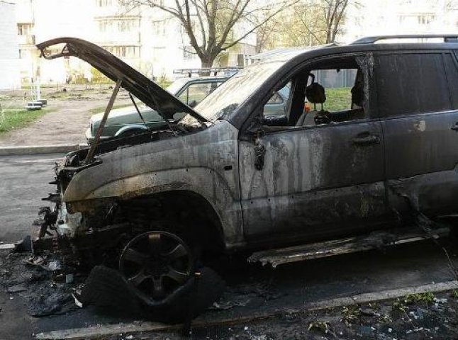 У Хусті вогонь знищив чеську іномарку