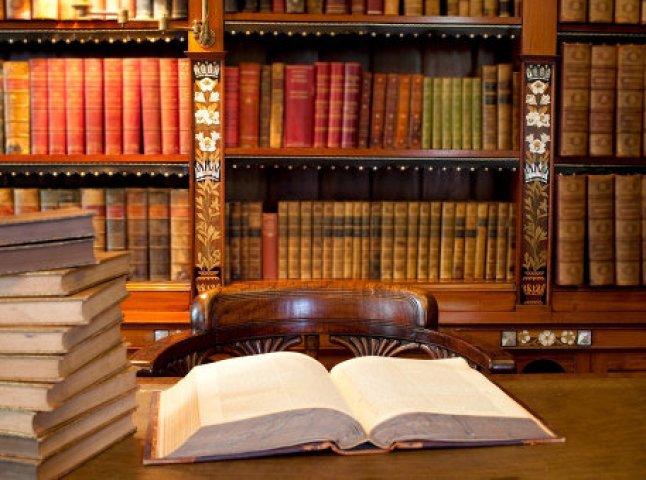 Менше двох сотень найменувань книг видали на Закарпатті протягом минулого року
