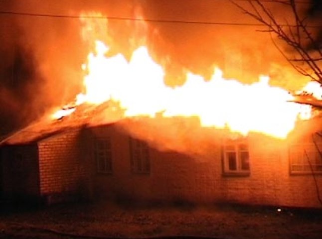 На Берегівщині через коротке замикання згорів житловий будинок