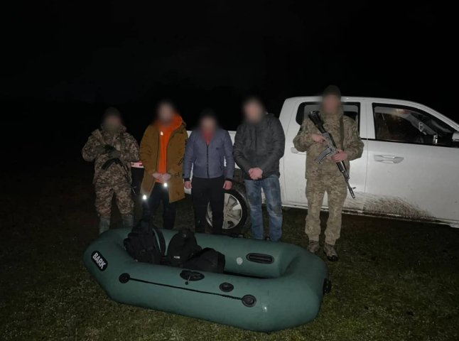 Група чоловіків опівночі намагались перепливти Тису та втекти за кордон