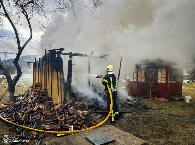 На Міжгірщині вогнеборці вберегли від знищення житловий будинок