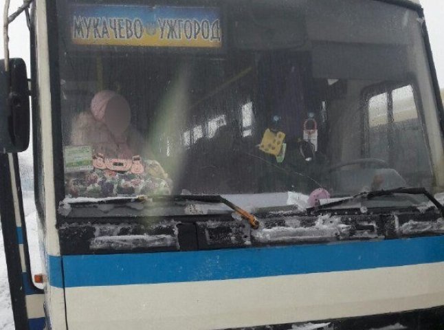 У Мукачеві сталась аварія за участі рейсового автобуса