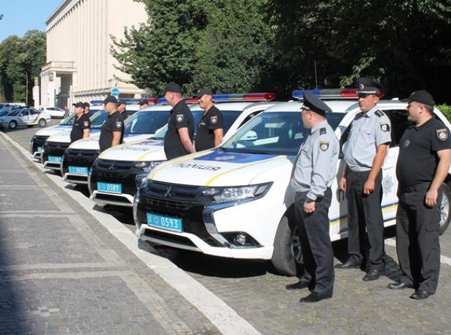 Закарпатські поліцейські отримали сучасні боді-камери