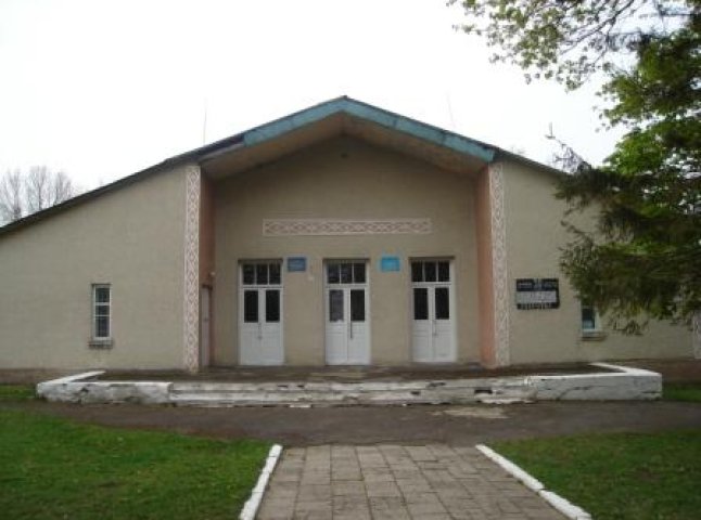 В селі на Мукачівщині руйнується будинок культури