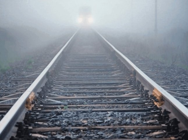 Трагедія на колії: потяг "Ужгород–Лисичанськ" переїхав 2 людей