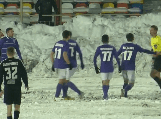 Ужгородського арбітра футболісти "виховували" стусанами за допущені під час матчу помилки