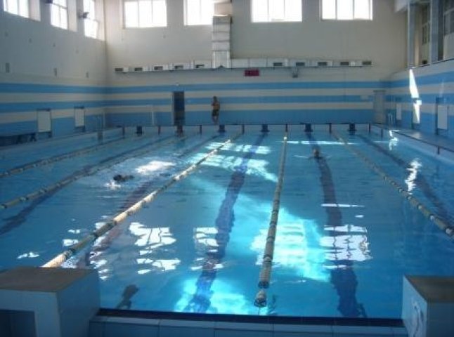 В Ужгороді на спорткомплексі "Буревісник" відкрили новий басейн