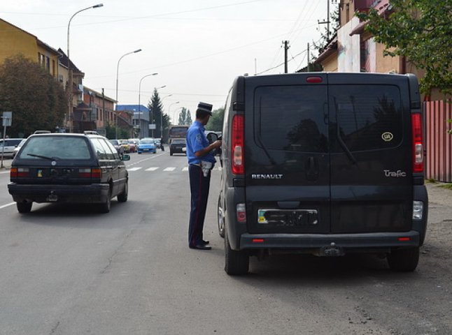 ДАІ міста Ужгорода проводить спецоперацію по виявленню любителів поговорити за кермом по телефону 