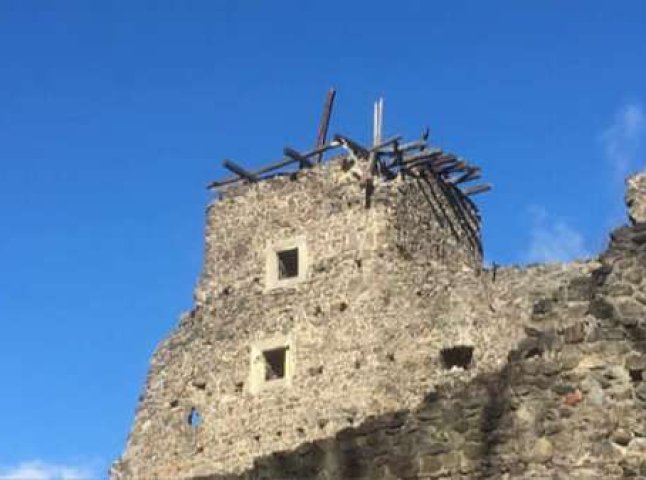 Зруйновані вежі Невицького замку планують відновити навесні
