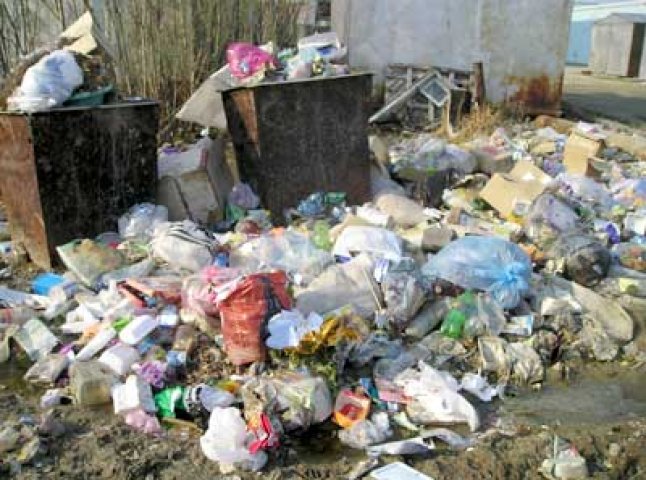 В Мукачеві вже вигоріло все, залишилося тільки сміття