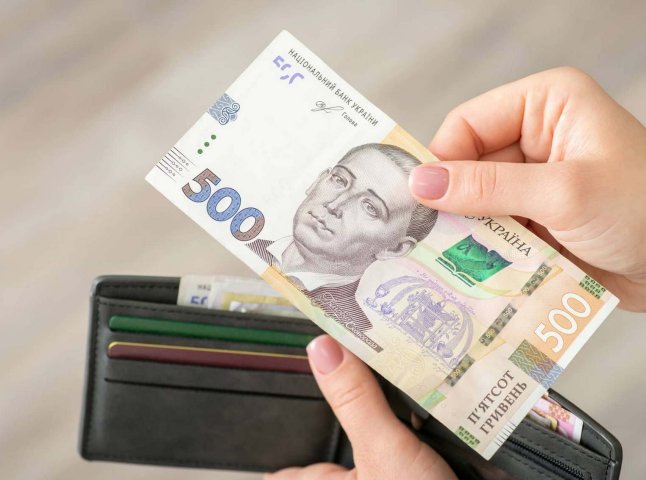 Одноразову допомогу затверджено: хто точно отримає 2700 грн, а хто – 3100 гривень