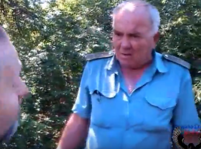 У мережі з’явилось повне відео затримання чоловіка на КПП "Ужгород" бійцями АТО