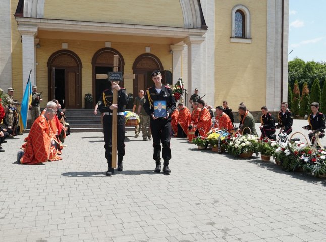 У Мукачеві сьогодні попрощалися із захисником У Мукачеві сьогодні попрощалися із захисником