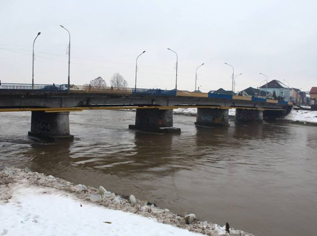 За добу рівень води в Латориці в межах Мукачева впав майже на метр