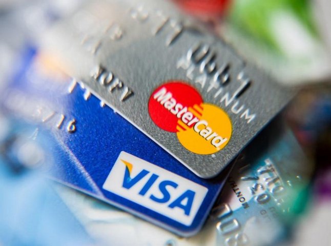 Visa та Mastercard повністю зупиняють транзакції у РФ
