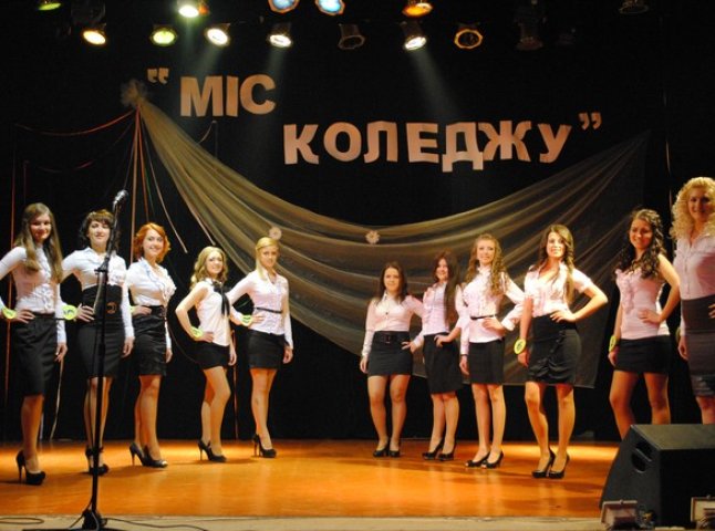 У Будинку культури Мукачева розпочався конкурс "Міс коледж" (ФОТОРЕПОРТАЖ)