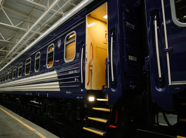 Укрзалізниця надала повний список потягів, у складі яких є жіночі вагони