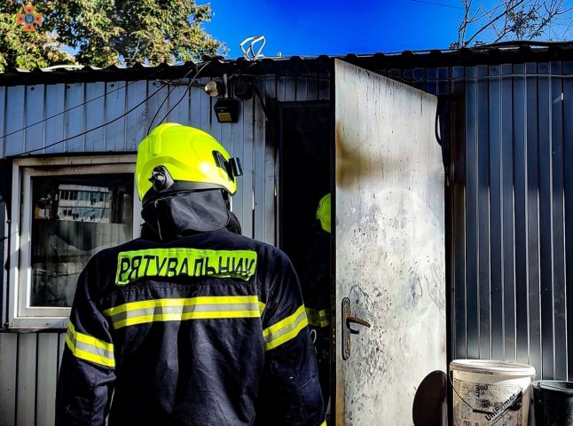 В Ужгороді на будівельному майданчику спалахнула пожежа