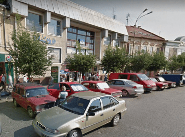 1 година – 25 гривень: в Ужгороді встановили тариф за паркування в центрі міста
