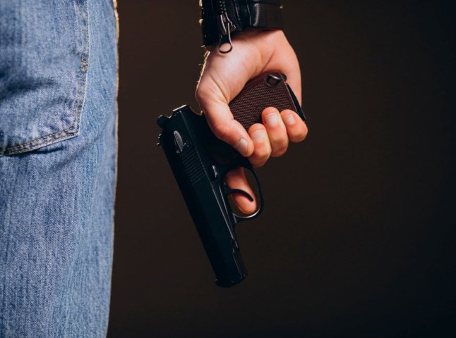 У Мукачеві влаштували стрілянину серед міста: поліція затримала причетних