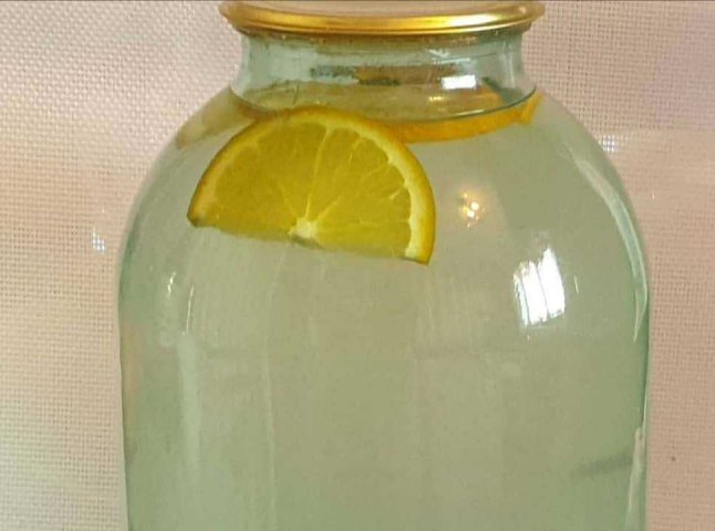 Як приготувати березовий сік: рецепт з лимоном у домашніх умовах