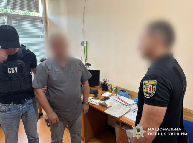 Формував фіктивні історії «хвороб»: поліцейські викрили завідувача відділення лікарні Формував фіктивні історії «хвороб»: поліцейські викрили завідувача відділення лікарні