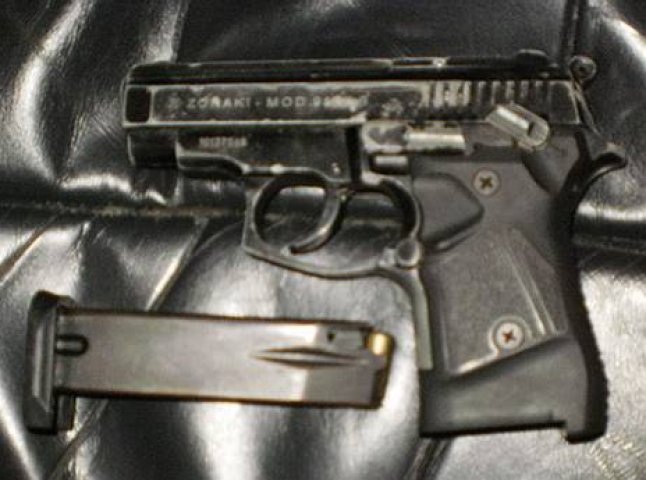 В салоні автомобіля жителя Нижньої Апші правоохоронці виявили пістолет
